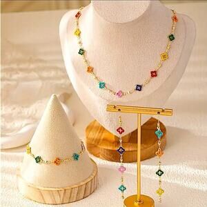 Multicolor Gold Four Leaf Motif Set Necklace Bracelet Earrings Luxury